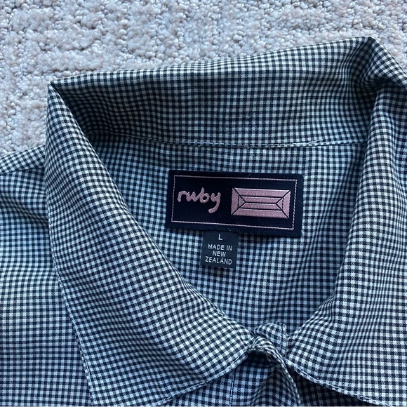 SOLD ON DEPOP: Thrifted Checkered button up top - Picture 3 of 4